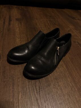 Women’s Black Leather Slip-On Shoes with Side Zipper